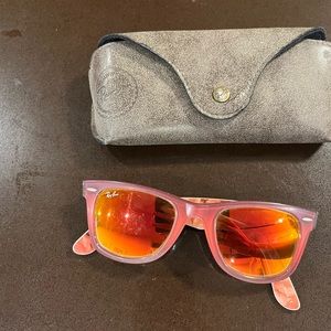 Ray-ban wayfarer sunglasses with case